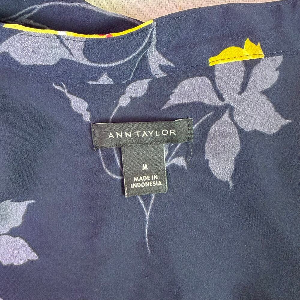 Ann Taylor Navy Floral Blouse Pleated Bell Sleeve Women's M Button Up Career Top - Picture 12 of 13
